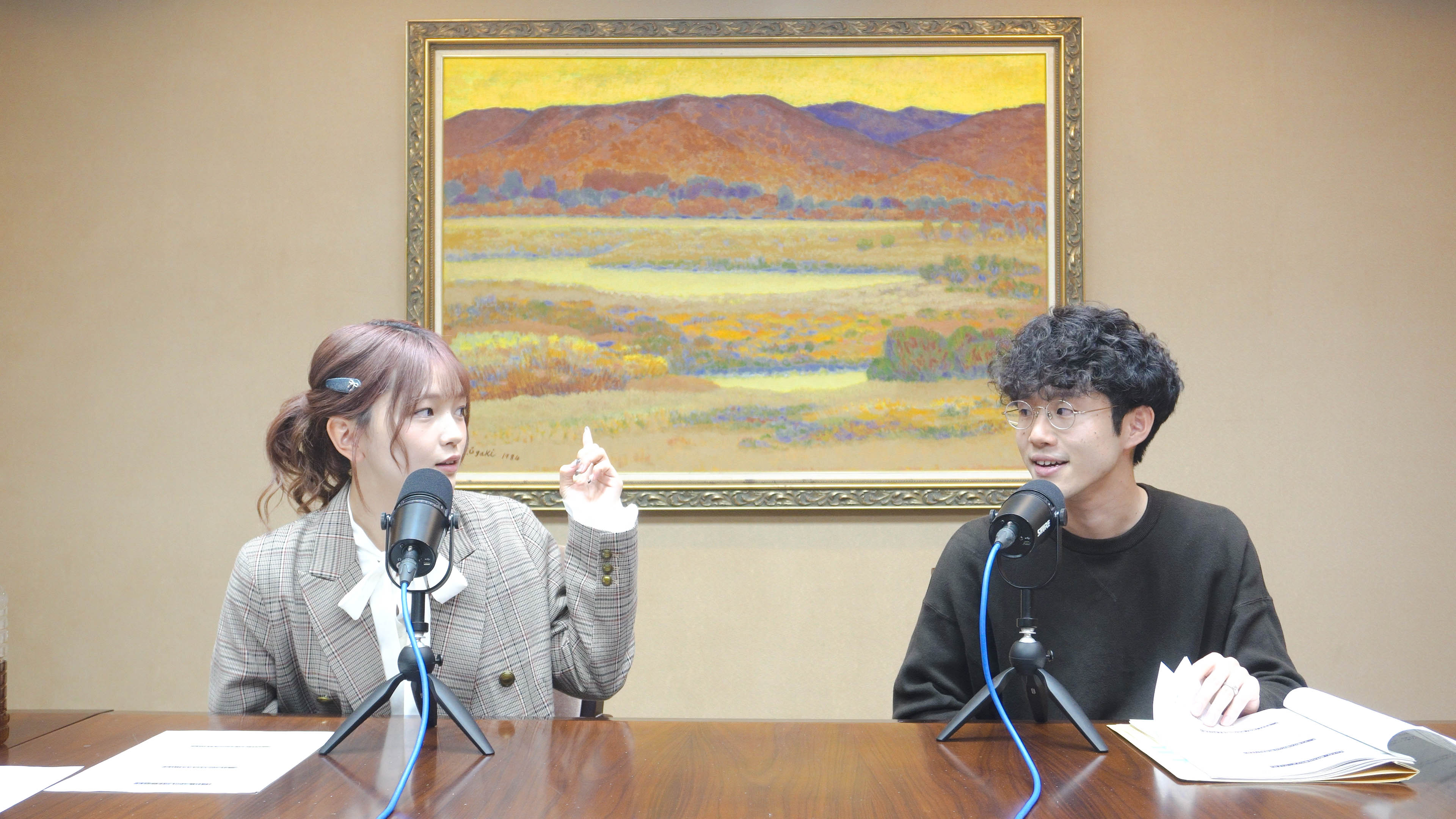 石本さんの仕事内容について質問する福留さん